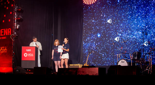 Tim, Elien en Erica op het podium van de E>rena