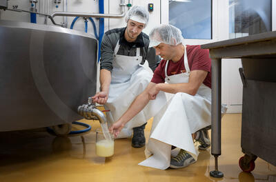 Whey'Coholic: De valorisatie van hoeve-wei tot bier en spirit